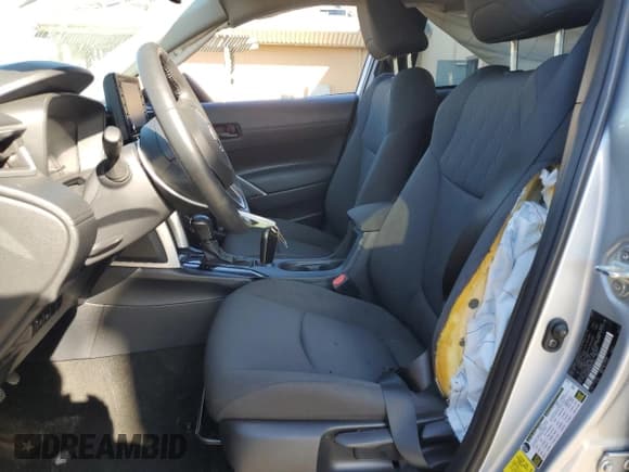 ✅ 2022 Toyota Corolla Cross LE • VIN: 7MUCAAAG4NV001254 • Lot: 70251465. Listed on Copart with 47,164 mi. Free auction sales archive from the USA and detailed vehicle history report at DreamBid. Image 7.