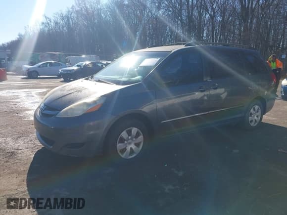 ✅ 2007 Toyota Sienna LE • VIN: 5TDZK23C67S064828 • Лот: 43825750. Опубликован ранее на IAAI с пробегом 167 290 миль. Бесплатный доступ к архиву аукционных продаж из США и подробный отчёт об истории автомобиля на DreamBid. Изображение 2.