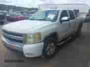 2008 Chevrolet Silverado 1500 1LT z VIN 3GCEC13J48G118065, wystawiony jako IAAI lot #42251569 z przebiegiem 297 165 mil mil oraz . Historia ofert i sprzedaży dostępna na DreamBid. Obrazek 2.
