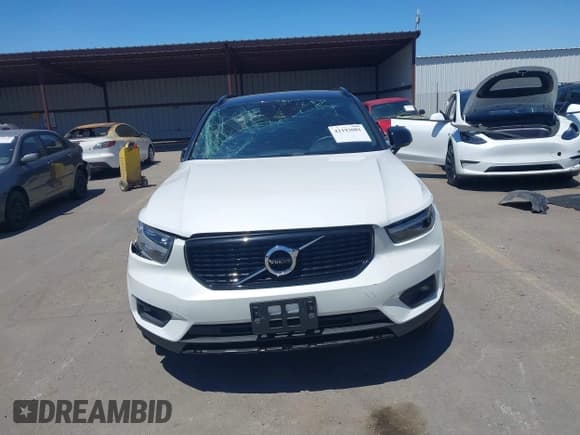 ✅ 2022 Volvo XC40 R-Design • VIN: YV4162UM1N2739706 • Лот: 42193001. Опубликован ранее на IAAI с пробегом 15 579 миль. Бесплатный доступ к архиву аукционных продаж из США и подробный отчёт об истории автомобиля на DreamBid. Изображение 13.