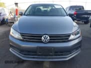 ✅ 2017 Volkswagen Jetta S • VIN: 3VW2B7AJ3HM343782 • Lot: 43013371. Wystawiony na IAAI z przebiegiem 82 282 mil. Bezpłatny archiwum sprzedaży aukcyjnych z USA i szczegółowy raport historii pojazdu na DreamBid. Zdjęcie 13.