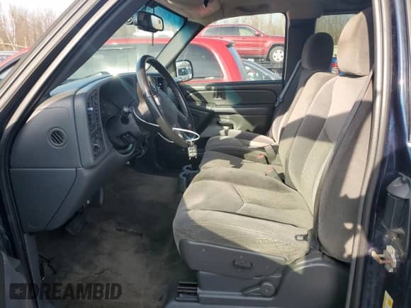 2006 Chevrolet Silverado 1500 LS z VIN 2GCEK19B761349793, wystawiony jako Copart lot #81823174 z przebiegiem 120 358 mil mil oraz Czysty tytuł • Clean title. Historia ofert i sprzedaży dostępna na DreamBid. Obrazek 7.