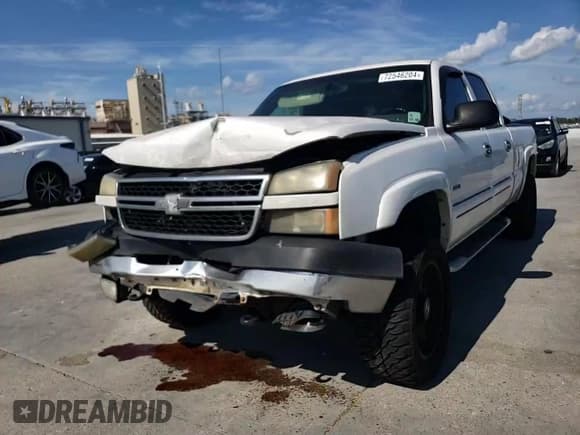 ✅ 2006 Chevrolet Silverado 2500HD LT1 • VIN: 1GCHC23D16F158311 • Лот: 72546204. Опубликован ранее на Copart с пробегом 208 534 миль. Бесплатный доступ к архиву аукционных продаж из США и подробный отчёт об истории автомобиля на DreamBid. Изображение 11.