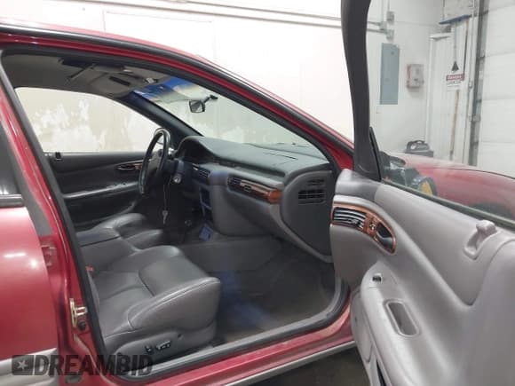 ✅ 1993 Chrysler Concorde • VIN: 2C3EL56F4PH641913 • Lot: 42233404. Wystawiony na IAAI z przebiegiem 107 442 mil. Bezpłatny archiwum sprzedaży aukcyjnych z USA i szczegółowy raport historii pojazdu na DreamBid. Zdjęcie 5.