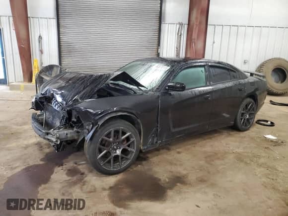 2013 Dodge Charger SXT z VIN 2C3CDXHG7DH705704, wystawiony jako Copart lot #82070115 z przebiegiem 211 001 mil mil oraz Szkoda całkowita • Salvage title. Historia ofert i sprzedaży dostępna na DreamBid. Obrazek 1.