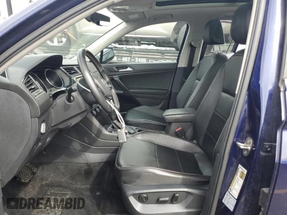 ✅ 2021 Volkswagen Tiguan SE • VIN: 3VV2B7AX4MM139074 • Lot: 84018985. Wystawiony na Copart z przebiegiem 99 059 mil. Bezpłatny archiwum sprzedaży aukcyjnych z USA i szczegółowy raport historii pojazdu na DreamBid. Zdjęcie 7.