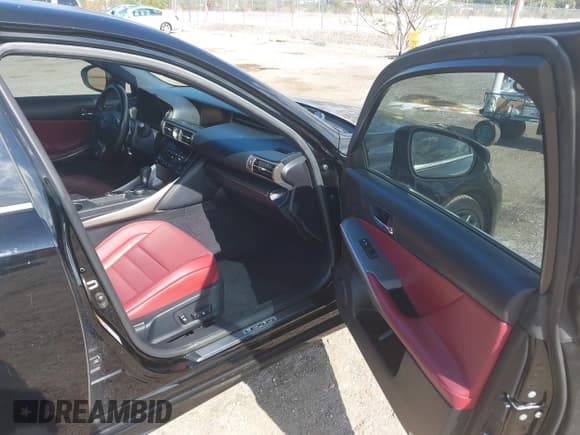 ✅ 2014 Lexus IS 250 • VIN: JTHBF1D2XE5035100 • Lot: 43796932. Wystawiony na IAAI z przebiegiem 126 225 mil. Bezpłatny archiwum sprzedaży aukcyjnych z USA i szczegółowy raport historii pojazdu na DreamBid. Zdjęcie 5.