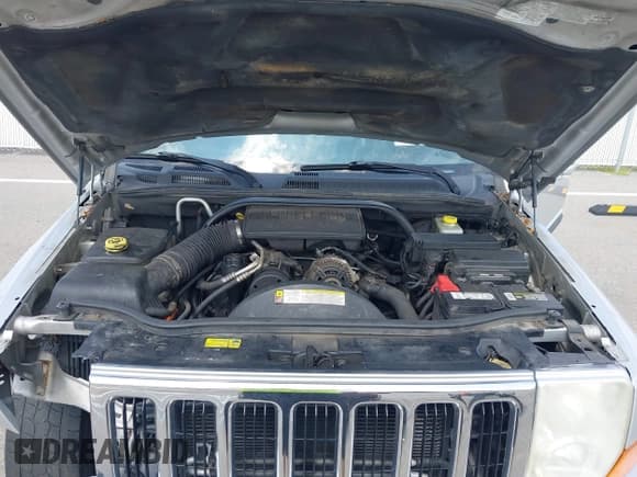 ✅ 2007 Jeep Commander Sport • VIN: 1J8HG48K67C633860 • Lot: 42670080. Wystawiony na IAAI z przebiegiem 227 412 mil. Bezpłatny archiwum sprzedaży aukcyjnych z USA i szczegółowy raport historii pojazdu na DreamBid. Zdjęcie 10.