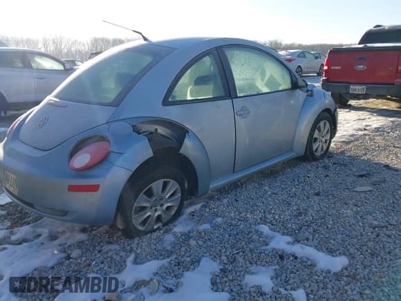 ✅ 2009 Volkswagen Beetle S • VIN: 3VWPW31C99M509969 • Lot: 41410110. Listed on IAAI with 190,473 mi. Free auction sales archive from the USA and detailed vehicle history report at DreamBid. Image 4.
