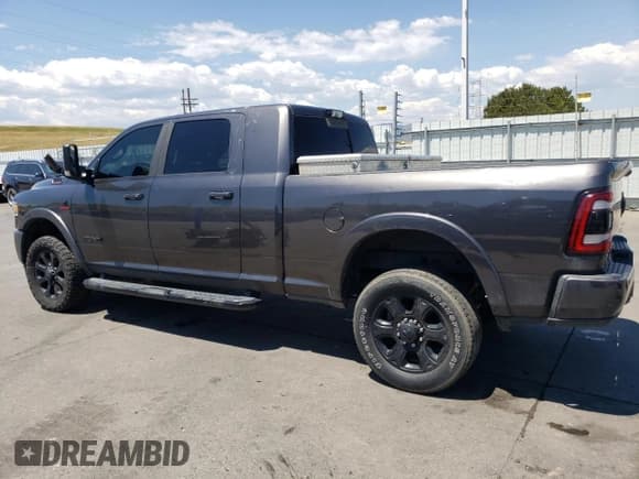 ✅ 2022 Ram 2500 Laramie • VIN: 3C6UR5NL3NG324092 • Лот: 62685884. Опубликован ранее на Copart с пробегом 110 265 миль. Бесплатный доступ к архиву аукционных продаж из США и подробный отчёт об истории автомобиля на DreamBid. Изображение 2.