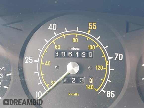 ✅ 1981 Mercedes-Benz 300 • VIN: WDBAB93A0BN004769 • Lot: 43684189. Wystawiony na IAAI z przebiegiem 306 130 mil. Bezpłatny archiwum sprzedaży aukcyjnych z USA i szczegółowy raport historii pojazdu na DreamBid. Zdjęcie 14.