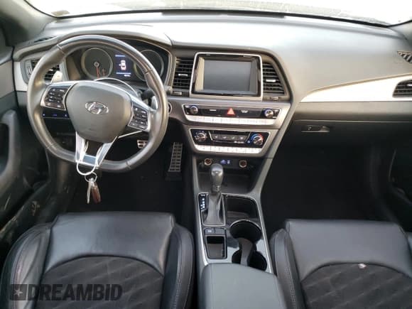 ✅ 2018 Hyundai Sonata Limited • VIN: 5NPE34AF8JH669810 • Lot: 72843962. Listed on Copart with 40,219 mi. Free auction sales archive from the USA and detailed vehicle history report at DreamBid. Image 8.