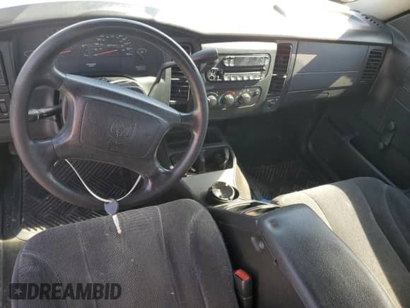 2004 Dodge Dakota z VIN 1D7GL12K64S603027, wystawiony jako Copart lot #75915894 z przebiegiem Nie podano mil oraz Czysty tytuł • Clean title. Historia ofert i sprzedaży dostępna na DreamBid. Obrazek 8.