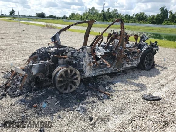 ✅ 2022 Tesla Model X • VIN: 7SAXCAE59NF340422 • Lot: 90496575. Wystawiony na Copart z przebiegiem Nie podano. Bezpłatny archiwum sprzedaży aukcyjnych z USA i szczegółowy raport historii pojazdu na DreamBid. Zdjęcie 1.