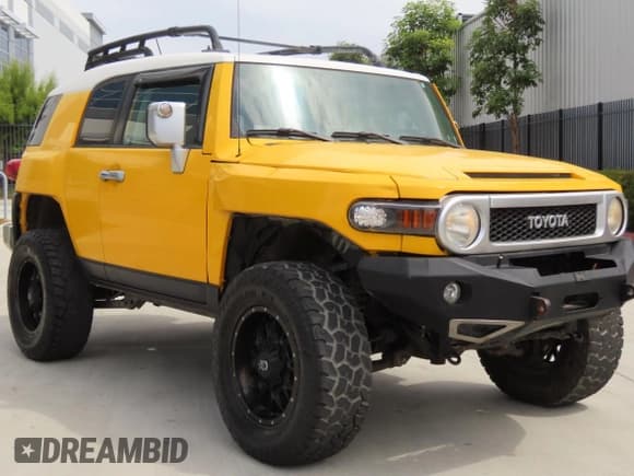 ✅ 2007 Toyota FJ Cruiser • VIN: JTEBU11F370076307 • Lot: 82147615. Wystawiony na Copart z przebiegiem 182 609 mil. Bezpłatny archiwum sprzedaży aukcyjnych z USA i szczegółowy raport historii pojazdu na DreamBid. Zdjęcie 1.