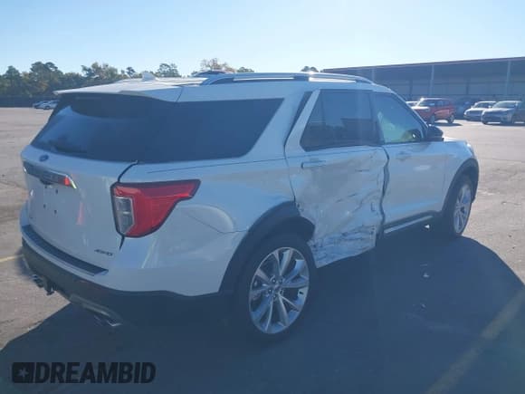 ✅ 2022 Ford Explorer Platinum • VIN: 1FM5K8HC3NGB99570 • Lot: 43578497. Listed on IAAI with 76,910 mi. Free auction sales archive from the USA and detailed vehicle history report at DreamBid. Image 4.