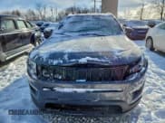 ✅ 2019 Jeep Compass Latitude • VIN: 3C4NJDBB1KT645674 • Lot: 94533115. Wystawiony na Copart z przebiegiem 137 949 mil. Bezpłatny archiwum sprzedaży aukcyjnych z USA i szczegółowy raport historii pojazdu na DreamBid. Zdjęcie 5.