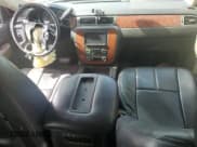 ✅ 2007 Chevrolet Suburban LT • VIN: 1GNFC16J97J299992 • Lot: 62642934. Wystawiony na Copart z przebiegiem 317 375 mil. Bezpłatny archiwum sprzedaży aukcyjnych z USA i szczegółowy raport historii pojazdu na DreamBid. Zdjęcie 8.