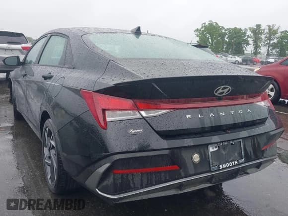 ✅ 2025 Hyundai Elantra SEL Sport • VIN: KMHLM4DG9SU961154 • Lot: 42307437. Listed on IAAI with 1,772 mi. Free auction sales archive from the USA and detailed vehicle history report at DreamBid. Image 3.