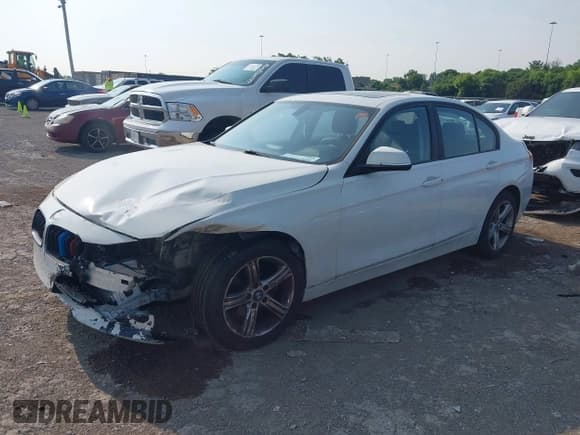 ✅ 2015 BMW 3 Series 328i xDrive • VIN: WBA3B5G5XFNS17926 • Lot: 42441569. Listed on IAAI with 120,748 mi. Free auction sales archive from the USA and detailed vehicle history report at DreamBid. Image 17.