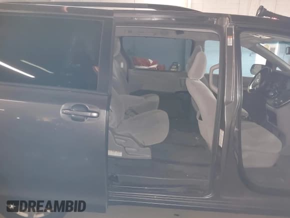 ✅ 2015 Toyota Sienna LE • VIN: 5TDJK3DC2FS099379 • Лот: 43840501. Опубликован ранее на IAAI с пробегом 231 390 миль. Бесплатный доступ к архиву аукционных продаж из США и подробный отчёт об истории автомобиля на DreamBid. Изображение 8.