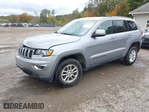 2020 Jeep Grand Cherokee Laredo E z VIN 1C4RJFAG7LC159295, wystawiony jako IAAI lot #43516949 z przebiegiem 80 838 mil mil oraz . Historia ofert i sprzedaży dostępna na DreamBid. Obrazek 2.