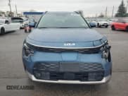 ✅ 2023 Kia Niro Wave • VIN: KNDCT3L17P5031642 • Lot: 90522975. Wystawiony na Copart z przebiegiem 26 938 mil. Bezpłatny archiwum sprzedaży aukcyjnych z USA i szczegółowy raport historii pojazdu na DreamBid. Zdjęcie 5.