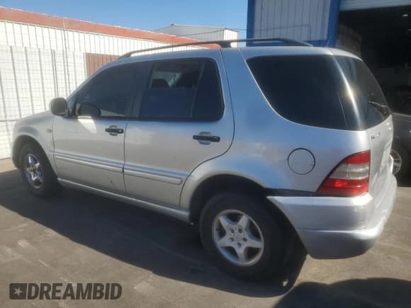 ✅ 2001 Mercedes-Benz M 320/430/500 • VIN: 4JGAB54EX1A250354 • Lot: 82727445. Wystawiony na Copart z przebiegiem 277 076 mil. Bezpłatny archiwum sprzedaży aukcyjnych z USA i szczegółowy raport historii pojazdu na DreamBid. Zdjęcie 2.