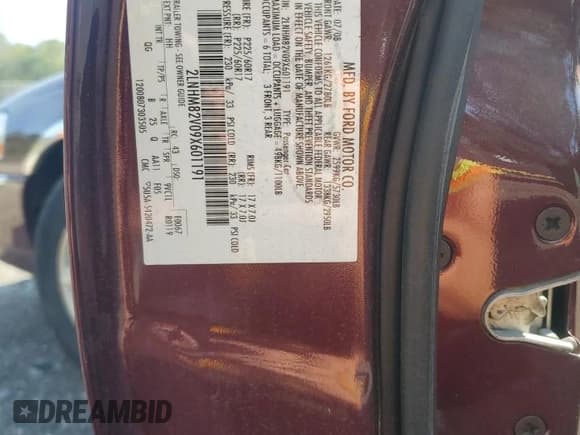 ✅ 2009 Lincoln Town Car Signature Limited • VIN: 2LNHM82V09X601191 • Лот: 85368085. Опубликован ранее на Copart с пробегом 98 927 миль. Бесплатный доступ к архиву аукционных продаж из США и подробный отчёт об истории автомобиля на DreamBid. Изображение 12.