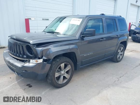 ✅ 2016 Jeep Patriot Latitude • VIN: 1C4NJPFA1GD760212 • Lot: 43143782. Wystawiony na IAAI z przebiegiem 99 907 mil. Bezpłatny archiwum sprzedaży aukcyjnych z USA i szczegółowy raport historii pojazdu na DreamBid. Zdjęcie 18.