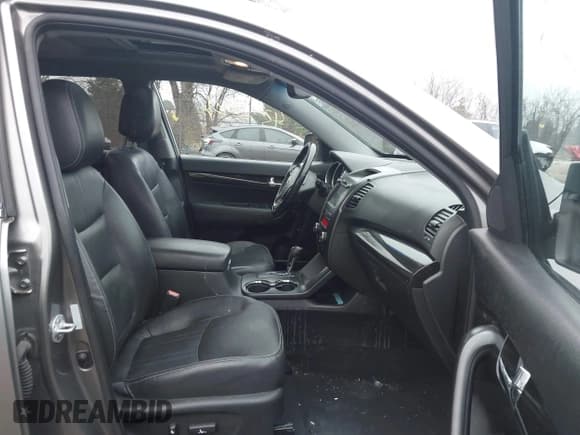 ✅ 2012 Kia Sorento SX • VIN: 5XYKWDA26CG243860 • Лот: 43799406. Опубликован ранее на IAAI с пробегом 168 488 миль. Бесплатный доступ к архиву аукционных продаж из США и подробный отчёт об истории автомобиля на DreamBid. Изображение 5.