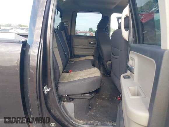 ✅ 2010 Dodge 1500 ST • VIN: 1D7RV1GT9AS261895 • Lot: 43017224. Wystawiony na IAAI z przebiegiem 178 583 mil. Bezpłatny archiwum sprzedaży aukcyjnych z USA i szczegółowy raport historii pojazdu na DreamBid. Zdjęcie 8.