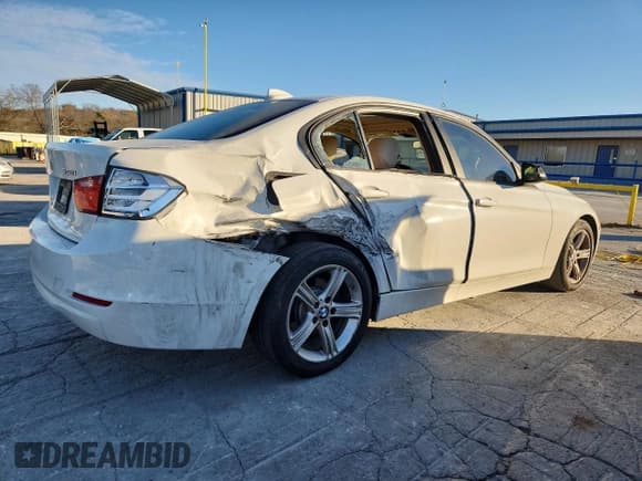 ✅ 2015 BMW 3 Series 328i • VIN: WBA3A5C51FF609261 • Lot: 93404115. Listed on Copart with 154,216 mi. Free auction sales archive from the USA and detailed vehicle history report at DreamBid. Image 3.