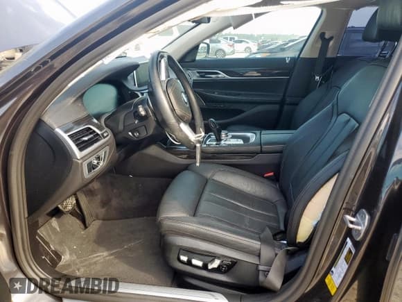 ✅ 2021 BMW 7 Series 740i • VIN: WBA7T2C0XMCF20207 • Lot: 84243415. Wystawiony na Copart z przebiegiem Nie podano. Bezpłatny archiwum sprzedaży aukcyjnych z USA i szczegółowy raport historii pojazdu na DreamBid. Zdjęcie 7.