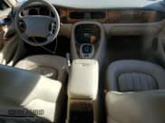 ✅ 2002 Jaguar XJ 8 • VIN: SAJDA14CX2LF40535 • Лот: 78708334. Опубликован ранее на Copart с пробегом 74 862 миль. Бесплатный доступ к архиву аукционных продаж из США и подробный отчёт об истории автомобиля на DreamBid. Изображение 8.