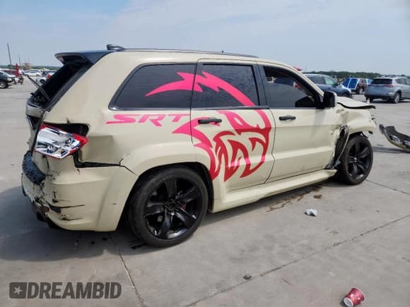 ✅ 2012 Jeep Grand Cherokee SRT-8 • VIN: 1C4RJFDJ8CC117127 • Lot: 70333405. Wystawiony na Copart z przebiegiem Nie podano. Bezpłatny archiwum sprzedaży aukcyjnych z USA i szczegółowy raport historii pojazdu na DreamBid. Zdjęcie 3.