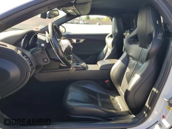 ✅ 2016 Jaguar F-Type R • VIN: SAJWJ6HLXGMK34434 • Lot: 85159545. Wystawiony na Copart z przebiegiem 70 964 mil. Bezpłatny archiwum sprzedaży aukcyjnych z USA i szczegółowy raport historii pojazdu na DreamBid. Zdjęcie 7.