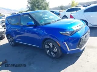 ✅ 2023 Kia Soul GT-Line • VIN: KNDJ53AU7P7191605 • Lot: 43346173. Wystawiony na IAAI z przebiegiem 92 398 mil. Bezpłatny archiwum sprzedaży aukcyjnych z USA i szczegółowy raport historii pojazdu na DreamBid. Zdjęcie 1.