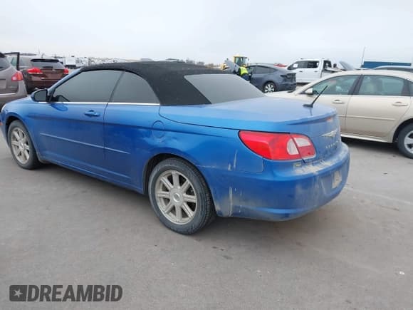 ✅ 2008 Chrysler Sebring Touring • VIN: 1C3LC55R68N689120 • Lot: 43766234. Wystawiony na IAAI z przebiegiem 162 675 mil. Bezpłatny archiwum sprzedaży aukcyjnych z USA i szczegółowy raport historii pojazdu na DreamBid. Zdjęcie 3.