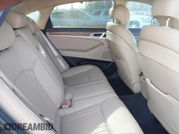 ✅ 2017 Genesis G80 3.8L • VIN: KMHGN4JE5HU203886 • Lot: 41493496. Wystawiony na IAAI z przebiegiem 59 242 mil. Bezpłatny archiwum sprzedaży aukcyjnych z USA i szczegółowy raport historii pojazdu na DreamBid. Zdjęcie 8.