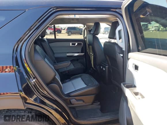 ✅ 2023 Ford Explorer XLT • VIN: 1FMSK7DH9PGA48234 • Lot: 41739825. Wystawiony na IAAI z przebiegiem 35 899 mil. Bezpłatny archiwum sprzedaży aukcyjnych z USA i szczegółowy raport historii pojazdu na DreamBid. Zdjęcie 8.
