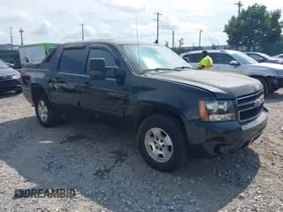 ✅ 2010 Chevrolet Avalanche LS • VIN: 3GNVKEE06AG120699 • Lot: 42970063. Wystawiony na IAAI z przebiegiem 174 015 mil. Bezpłatny archiwum sprzedaży aukcyjnych z USA i szczegółowy raport historii pojazdu na DreamBid. Zdjęcie 1.