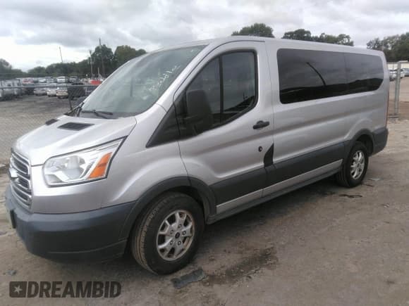 ✅ 2015 Ford Transit XL • VIN: 1FMZK1YM2FKA95295 • Lot: 43346734. Wystawiony na IAAI z przebiegiem 207 411 mil. Bezpłatny archiwum sprzedaży aukcyjnych z USA i szczegółowy raport historii pojazdu na DreamBid. Zdjęcie 2.