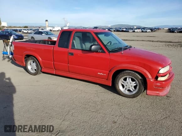 ✅ 2001 Chevrolet S-10 LS • VIN: 1GCCS19W318149851 • Lot: 45808875. Wystawiony na Copart z przebiegiem 160 218 mil. Bezpłatny archiwum sprzedaży aukcyjnych z USA i szczegółowy raport historii pojazdu na DreamBid. Zdjęcie 4.
