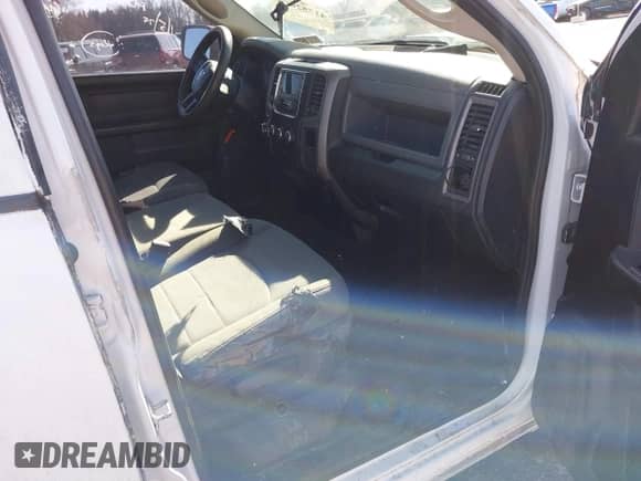 2015 Ram 1500 Express z VIN 1C6RR7FT6FS618516, wystawiony jako IAAI lot #41752066 z przebiegiem 213 154 mil mil oraz . Historia ofert i sprzedaży dostępna na DreamBid. Obrazek 5.