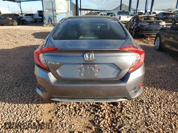 ✅ 2020 Honda Civic LX • VIN: 19XFC2F67LE006057 • Лот: 86825875. Опубликован ранее на Copart с пробегом 121 719 миль. Бесплатный доступ к архиву аукционных продаж из США и подробный отчёт об истории автомобиля на DreamBid. Изображение 6.