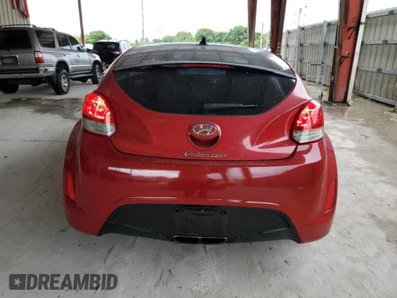 2012 Hyundai Veloster w/Gray Int с VIN KMHTC6AD0CU023165, выставлен на аукционе Copart как лот 71174675 с пробегом 151 996 миль миль и Списание • Salvage title. История ставок и продаж доступна на DreamBid. Изображение 6.