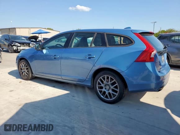 ✅ 2015 Volvo V60 • VIN: YV1612SJ2F1247123 • Лот: 80322155. Опубликован ранее на Copart с пробегом 106 881 миль. Бесплатный доступ к архиву аукционных продаж из США и подробный отчёт об истории автомобиля на DreamBid. Изображение 2.