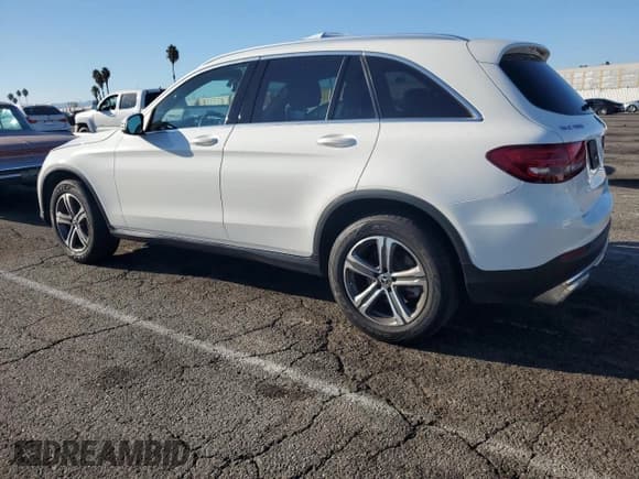 ✅ 2018 Mercedes-Benz GLC 300 • VIN: WDC0G4JB4JV100748 • Лот: 85892545. Опубликован ранее на Copart с пробегом 121 248 миль. Бесплатный доступ к архиву аукционных продаж из США и подробный отчёт об истории автомобиля на DreamBid. Изображение 2.