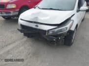 ✅ 2017 Kia Forte LX • VIN: 3KPFK4A76HE050850 • Lot: 43292998. Wystawiony na IAAI z przebiegiem 167 424 mil. Bezpłatny archiwum sprzedaży aukcyjnych z USA i szczegółowy raport historii pojazdu na DreamBid. Zdjęcie 6.